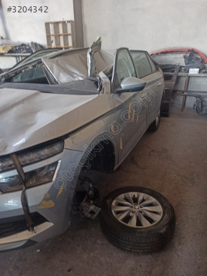 2022 model Skoda kamik sağ direk kaplama 658867234 B
