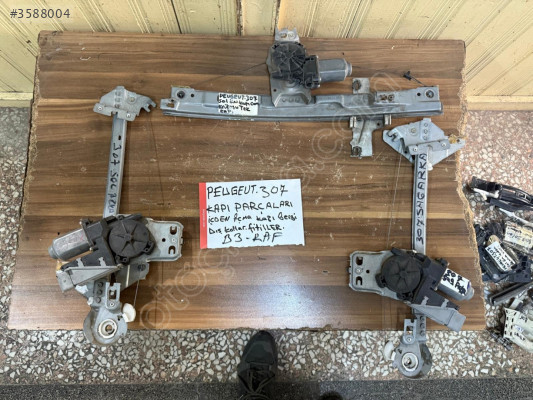 PEUGEOT 307 SOL ÖN KAPI CAM KRİKOSU TEK KAPI ARABA İÇİN