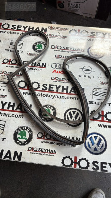 toyota corolla efsane kasa sağ arka kapı toz lastiği