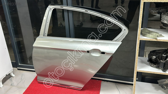 2015-2019 PASSAT B8 HATASIZ ORJ ÇIKMA GRİ SOL ARKA KAPI