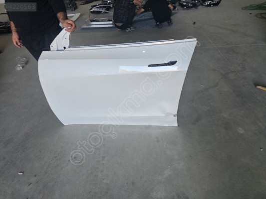 TESLA MODEL Y BEYAZ SOL ÖN KAPI ORJINAL GÖÇÜKLÜK