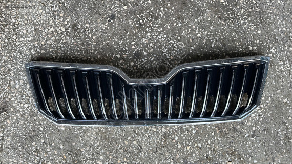 SKODA SUPER B ÇIKMA ORJİNAL ÖN PANJUR GT