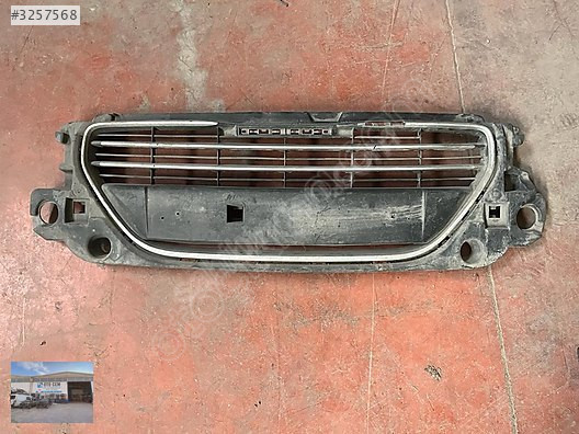 OTO CEMDEN ÇIKMA PEUGEOT 301 ORTA TAMPON IZGARASI