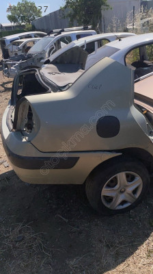 RENAULT CLİO 2 SEDAN SAĞ ARKA ÇAMURLUK GÜÇMANLAR 05012551616