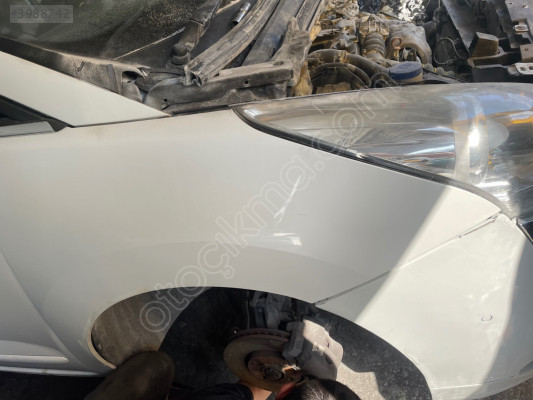 Peugeot 5008 sağ ön Çamurluk