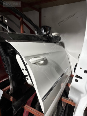 Volkswagen Passat CC Sağ Ön Kapı Hatasız Çıkma Orijinal