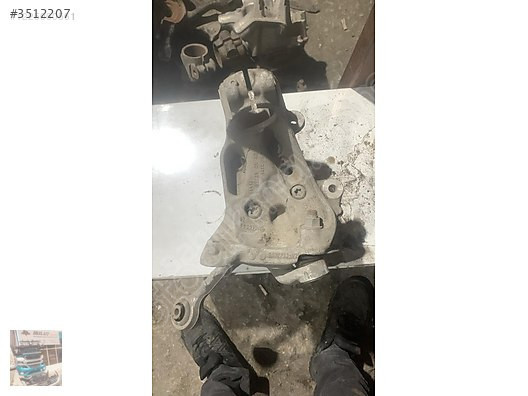 560-912 bmw f30 sağ taşıyıcı