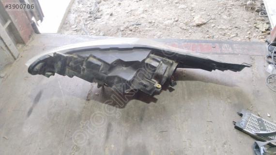 FORD FİESTA SAĞ FAR ÇIKMA