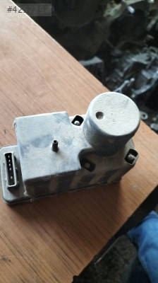 AUDI 80 90  merkezi kilit vakum pompası 443862257D