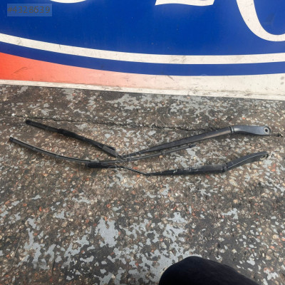 Ford Courier Çıkma Silecek Kolu