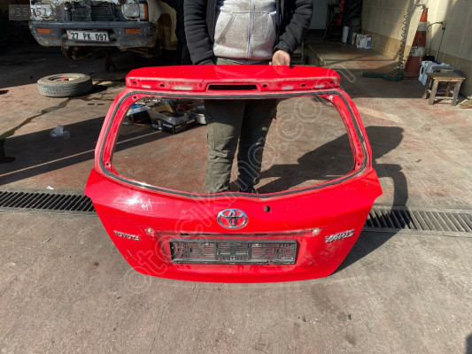 2012/2018 TOYOTA YARİS KIRMIZI BAGAJ KAPAĞI ORJINAL BOYASIZ
