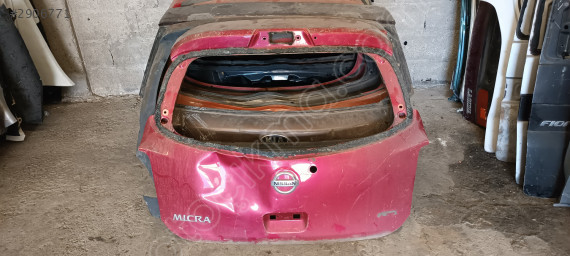 Nissan Micra arka bagaj kapağı