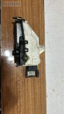 2013-2018 CİTROEN C-ELYESE SAĞ ARKA KAPI KİLİDİ ORJ ÇIKMA