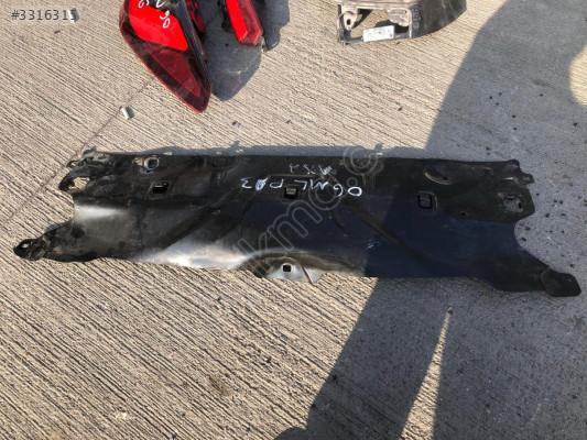 BMW 5 SERİSİ G30 ÖN PANEL ÜST SACI 51647383855