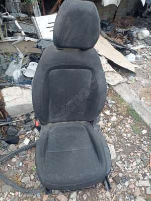 Fiat Egea Cross Ön koltuk takımı