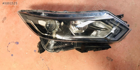 Nissan Qashqai J11 Sağ Ön Far ve Diğer Parçalar - Mil Oto