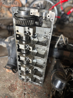TRANSPORTER T5 2.5 TDİ ÇIKMA ORJİNAL SİLİNDİR KAPAĞI