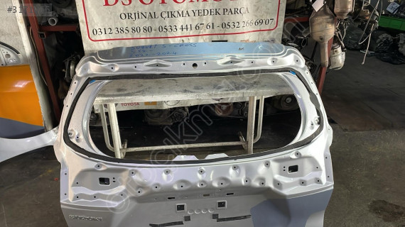2022-2024 SUZUKİ S-CROSS BAGAJ KAPAĞI