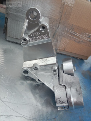 Ford cornet 75 lk sarz dinamosu bağlantı ayağı
