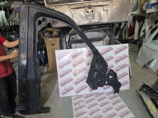 FORD TRANSIT SAĞ ÖN DİREK VE ÇAMURLUK BAĞLANTI SACI ORJINAL
