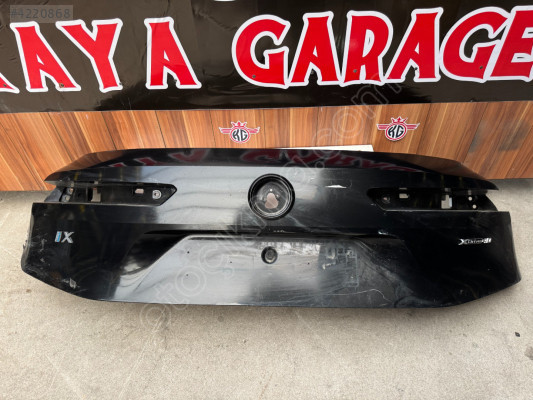BMW İ X ARKA BAGAJ KAPAĞI