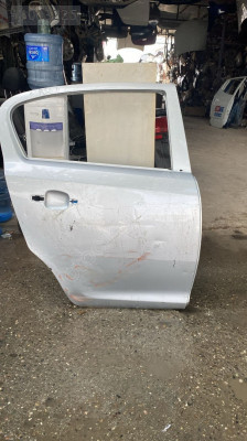 Opel corsa d 2011 model sag arka kapı