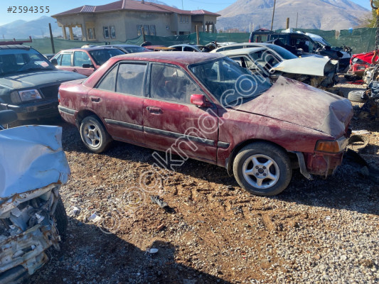 Mazda.  Sağ.  Ön kapı