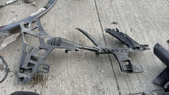 MERCEDES E SERİ W212 SAĞ TAMPON İÇ BRAKETİ A2128852265