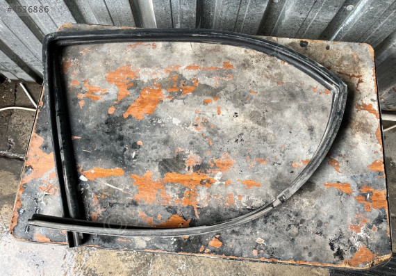 HYUNDAİ STAREX SAĞ ÖN KAPI CAM FİTİLİ