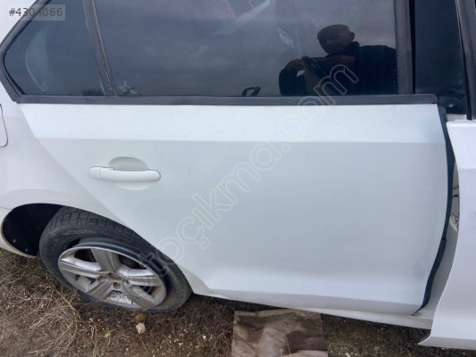 VOLKSWAGEN JETTA ARKA SAĞ KAPI