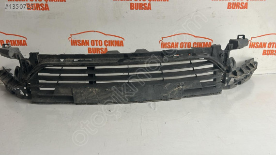 Renault Clio 4  ön tampon ızgara orijinal çıkma