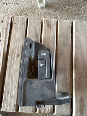 TOYOTA COROLLA 93-98 BAGAJ AÇMA BUTONU ORJ HATASIZ