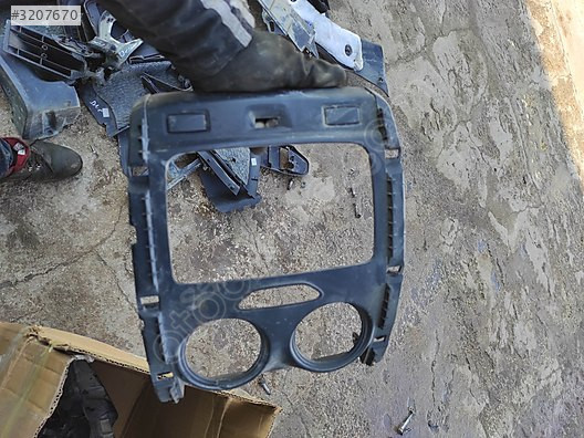 Dacia Duster Radyo Panel Çerçevesi 682603572R