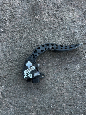 2020 trafic 2.0 bluedci gaz pedalı