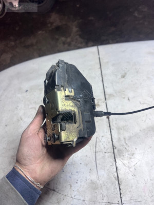 RENAULT MEGANE 2 ÖN SOL KAPI KİLİDİ HATASIZ ORJİNAL