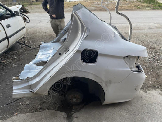 Peugeot 301 sol arka çamurluk EMR OTOMATİV