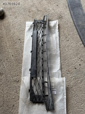 3P0853677 SKODA SÜPERB 2024-25 ÖN TAMPON ORTA IZGARA HATASIZ