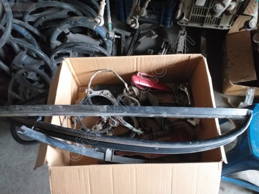 NİSSAN PRİMERA ÇIKMA SAĞ ÖN KAPI MALZEMESİ (GERGİ FİTİL MENTEŞE)