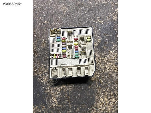 RENAULT MEGAN 3 (Grntur ) SİGORTA KUTUSU