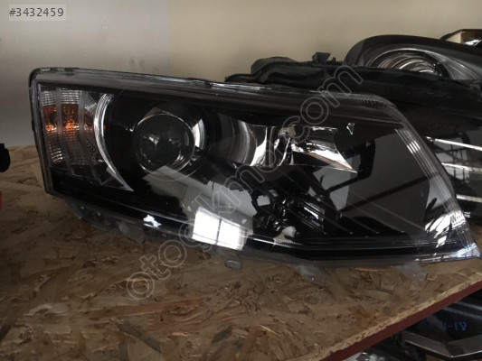 SKODA OCTAVIA İÇİN ÇIKMA SAĞ ÖN FAR SATIŞI