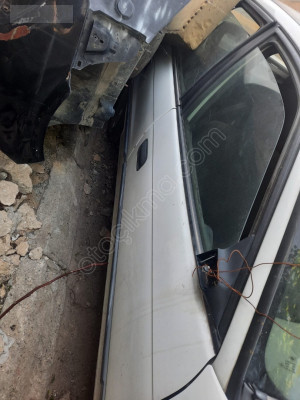OPEL ASTRA SAĞ ÖN KAPI BOYASIZ
