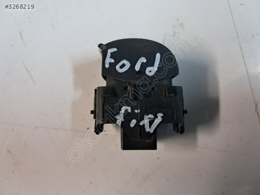 FORD FİESTA SAĞ ÖN CAM DÜĞMESİ