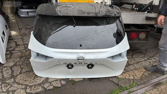 QASHQAİ BAGAJ KAPAĞI 2024