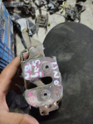 Uno sağ ön kapı kilidi