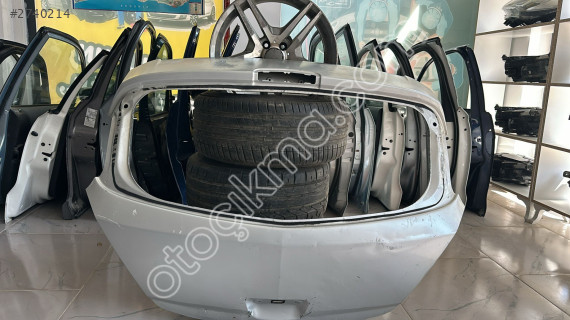 2008-2012 MODEL OPEL CORSA D HATASIZ ORJ ÇIKMA BAGAJ KAPAĞI