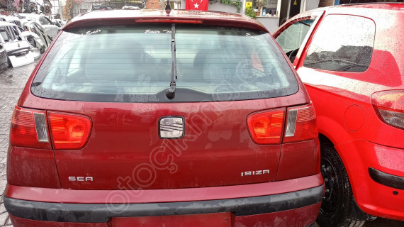 seat ibiza bagaj kapağı dolu