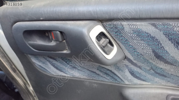 toyota carina sağ arka iç kapı kolu