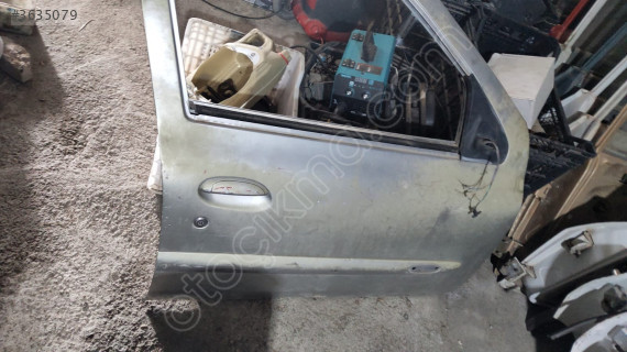 Clio sağ ön kapı