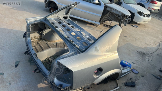 2003-2009 OPEL VECTRA C ARKA ÇAMURLUKLAR ARKA PANEL ORJ ÇIKMA