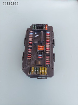 BMW F30 SİGORTA  KUTUSU